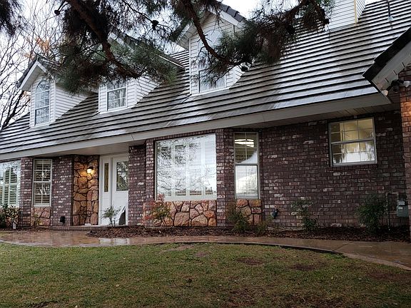 3rd image of 1378 E Saint James Ln