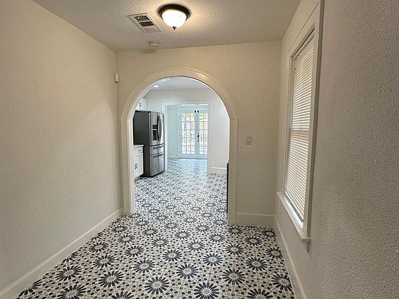 5th image of 1126 Pioneer Dr