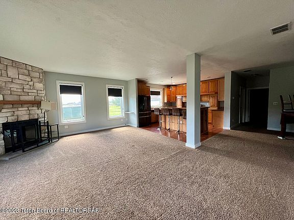 5th image of 442 Country Club Ln