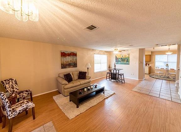 2nd image of 13824 Lothian Dr