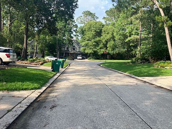 Exterior Neighborhood (street photo)