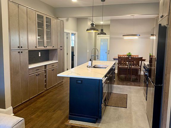 4th image of 3704 Baltimore Ave #1