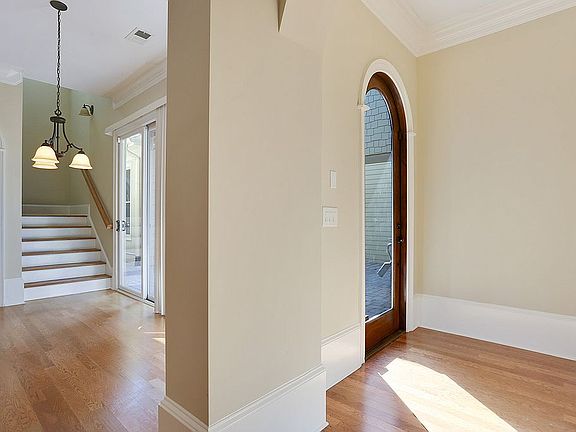 4th image of 411 Falling Water Ave