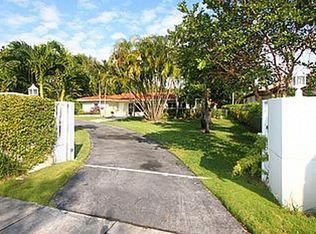 5855 SW 102nd St, Pinecrest, FL 33156