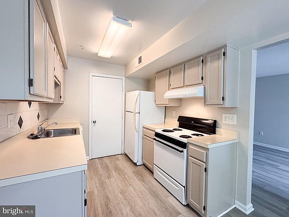 3rd image of 2501 McVeary Ct #11
