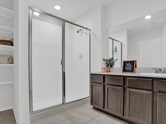 4th image of 1111 Meadow Side Dr