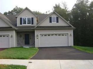 24 Woodsedge Dr, Elizabethtown, PA 17022