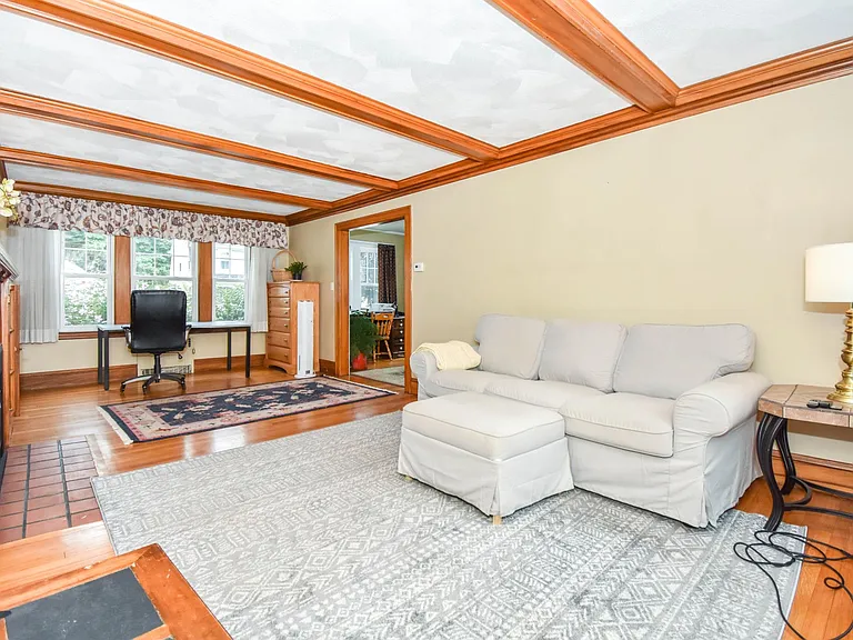 36 Whittier Rd — Photo 9
