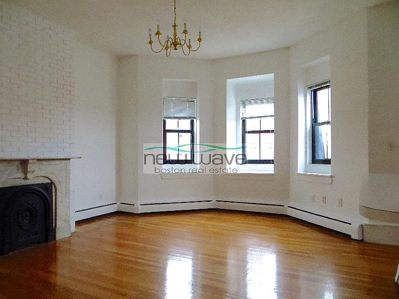1st image of 12 Columbus Sq #6