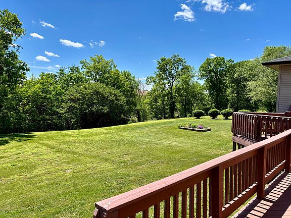 4th image of 135 Brookside Dr