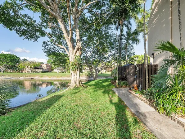 6254 Seven Springs Blvd APT B, Greenacres, FL 33463