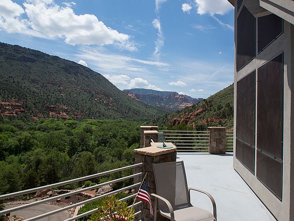 Looking into Oak CreekCanyon