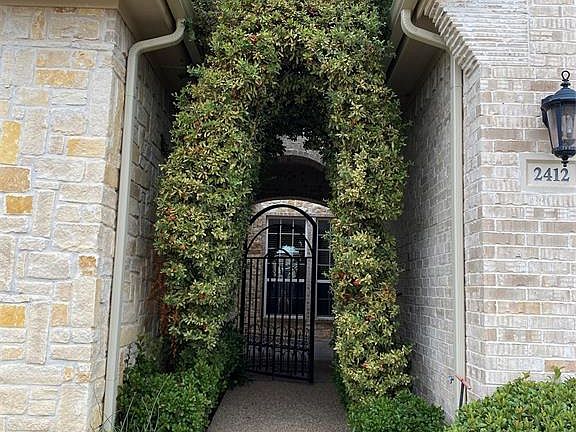 4th image of 2412 Vineyard Dr