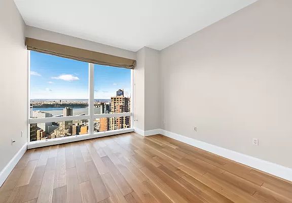 4th image of 25 Columbus Cir #61F