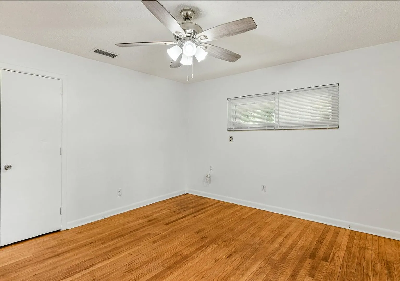 Spacious 3 Bedroom House Near Fsu For August 2027 — Photo 4