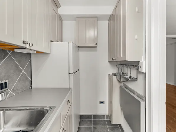 140 East 28th Street image 7 of 14