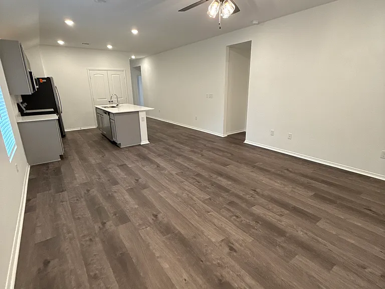 771 Gussy Ln — Photo 3