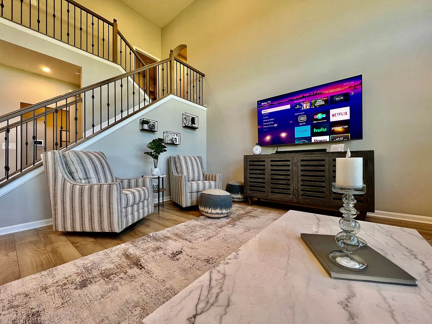Fully Furnished Executive Miamisburg Home — Photo 2