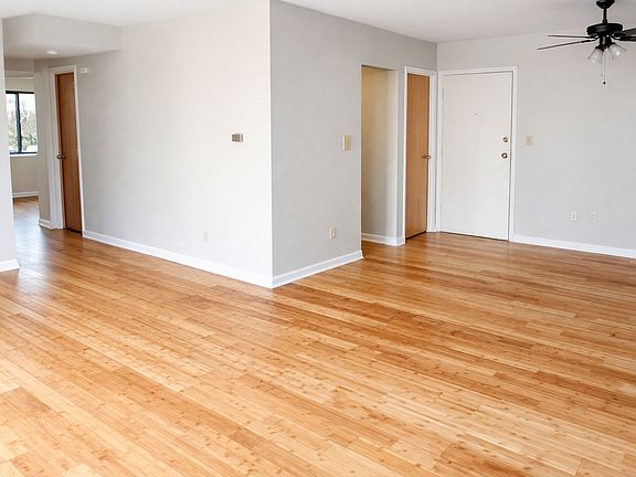 3rd image of 406 E End Ave
