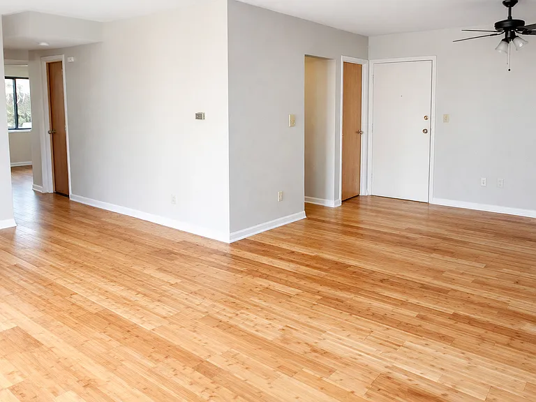 406 E End Ave — Photo 3