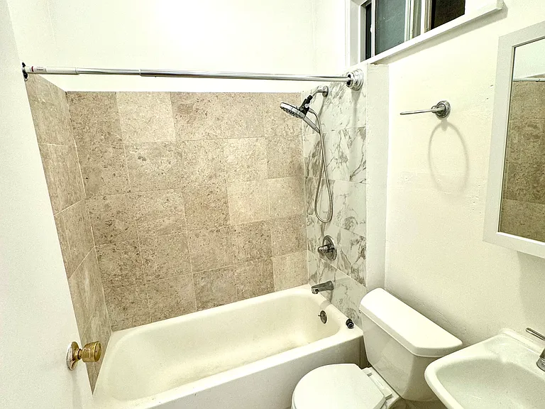 646 Ofarrell St #3 — Photo 9