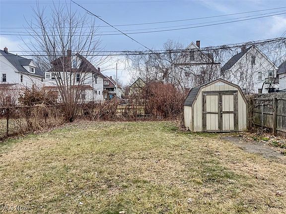 3rd image of 10822 Amor Ave
