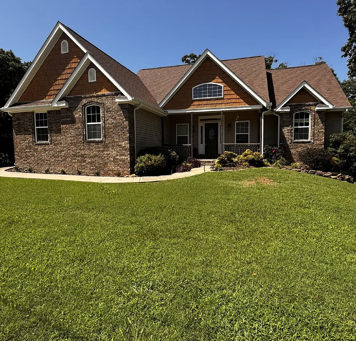 4 bed, 2.5 bath, 3213 sqft, $2,995 — Photo 1
