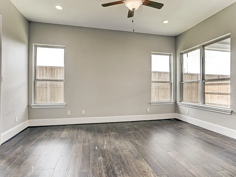 4859 Benning Dr — Photo 15