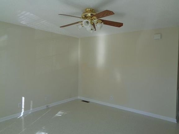 4th image of 104 Tennessee Ave
