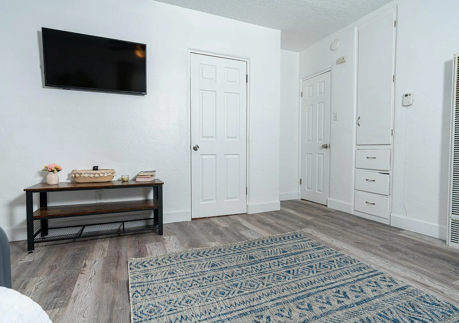 1 bed, 1.0 bath, 400 sqft, $1,075 — Photo 2