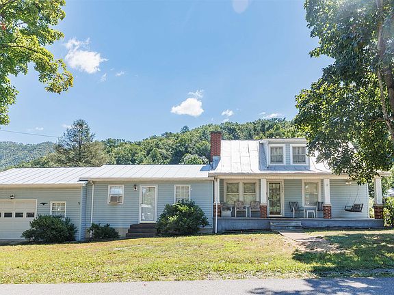 2nd image of 1004 Woodland Ave