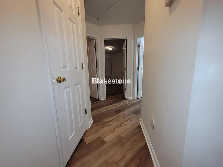 111 Lake Valley Ln — Photo 12