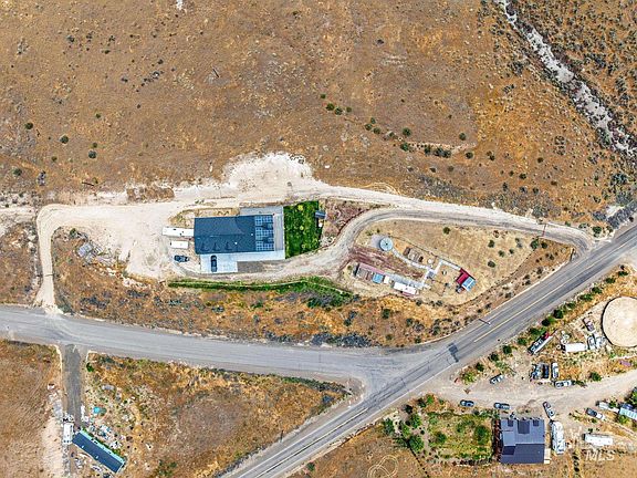 5th image of 870 Desert Wind Rd