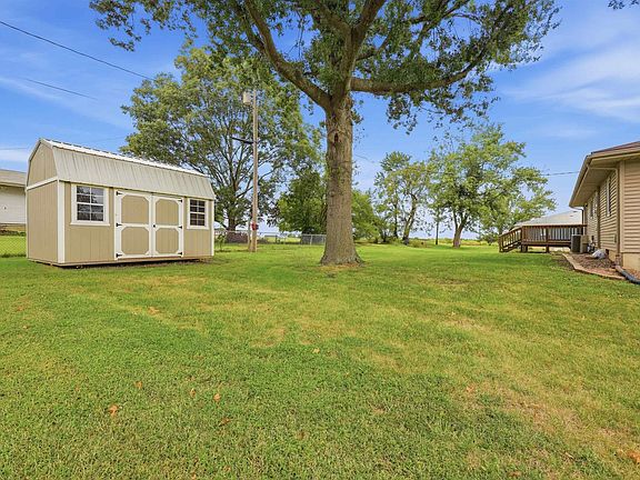 4th image of 615 Sunset Ln