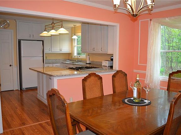 3rd image of 5960 Brewster Dr