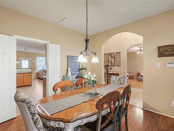 3rd image of 9801 Presthope Dr