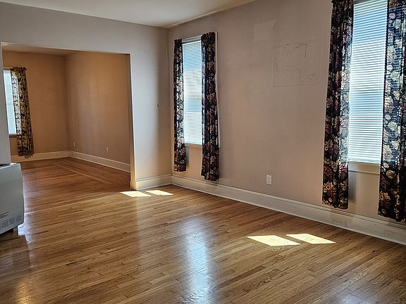 5th image of 137 Paine St #1