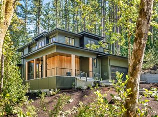 9630 SW Spring Crest Dr, Portland, OR 97225