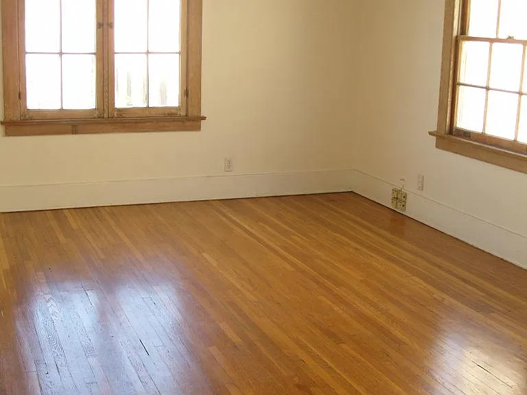 5332 1/2- living room