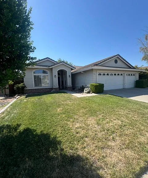 570 Buccaneer Ave — Photo 1