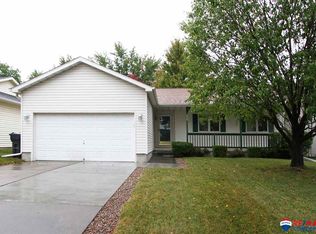 808 Regina Ct, Lincoln, NE 68522