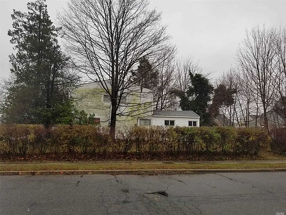 2nd image of 2 Beacon Ln