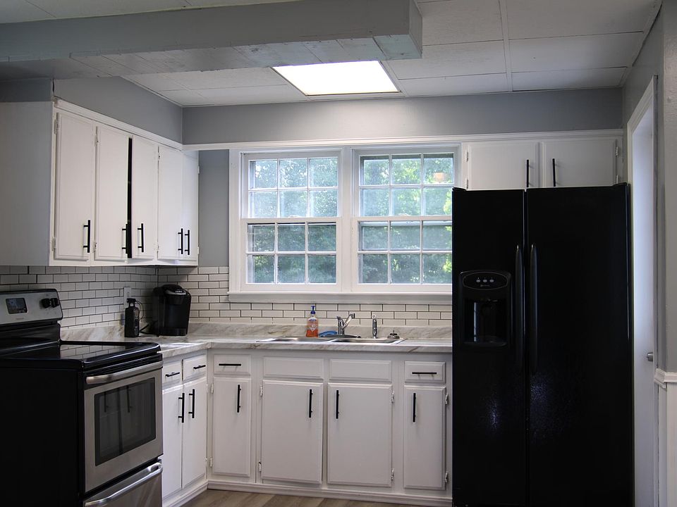 2nd image of 922 Forrest St
