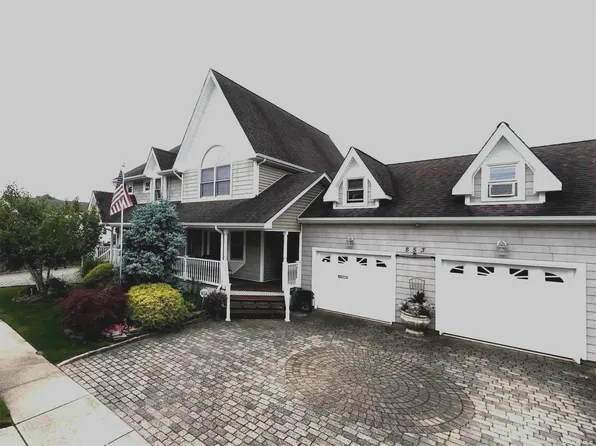 (undisclosed Address), Lindenhurst, NY 11757