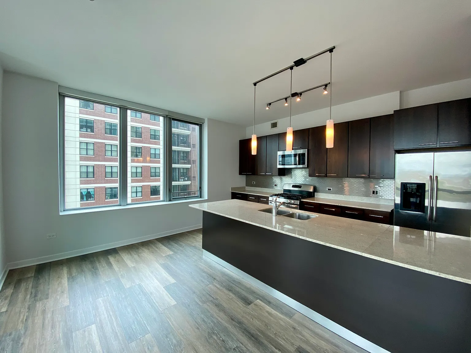 3 bed, 1443 sqft, $5,428 — Photo 2