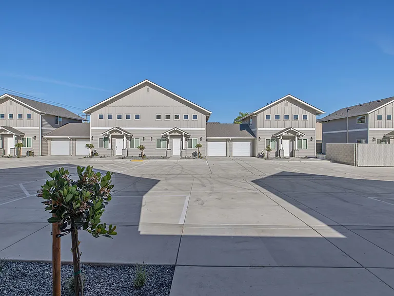 1363 W Grangeville Blvd — Photo 17
