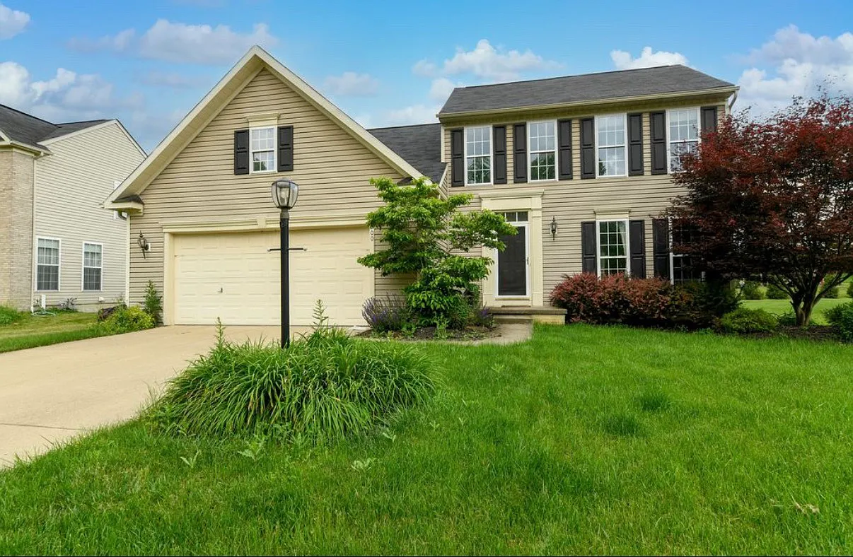 3 bed, 2758 sqft, $3,200 — Photo 1