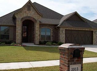 3913 Acoma Dr, Moore, OK 73160