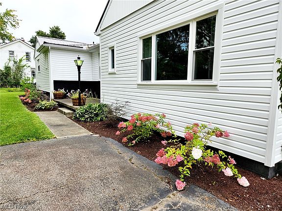 4th image of 6806 Mahoning Ave NW