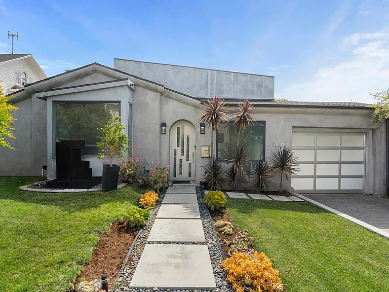3084 Saint George St — Photo 1